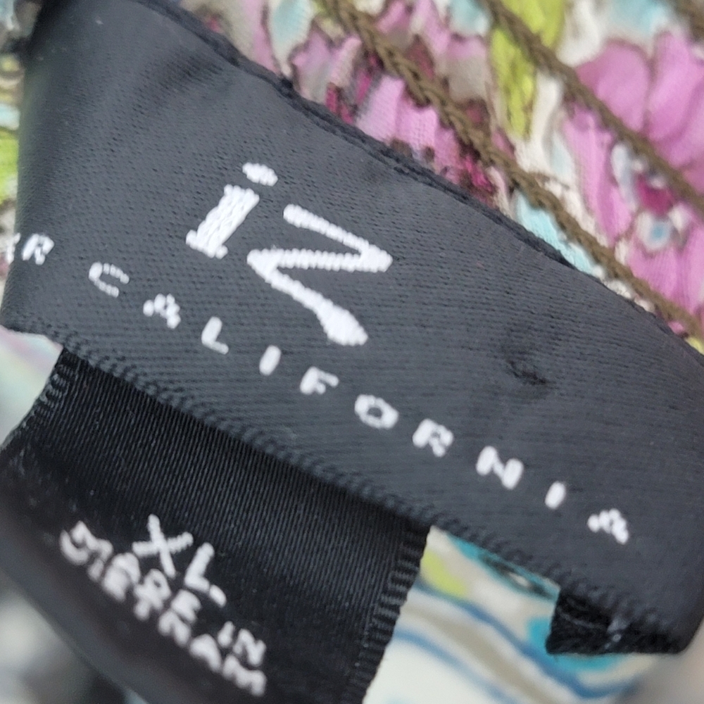 iz womens xl top with blouse underneath.